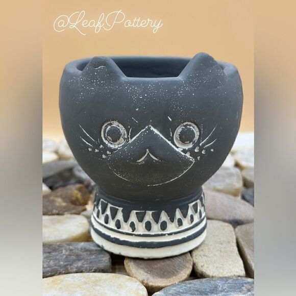 Eric Cat Stone Planter Pot - Picture 1 of 9